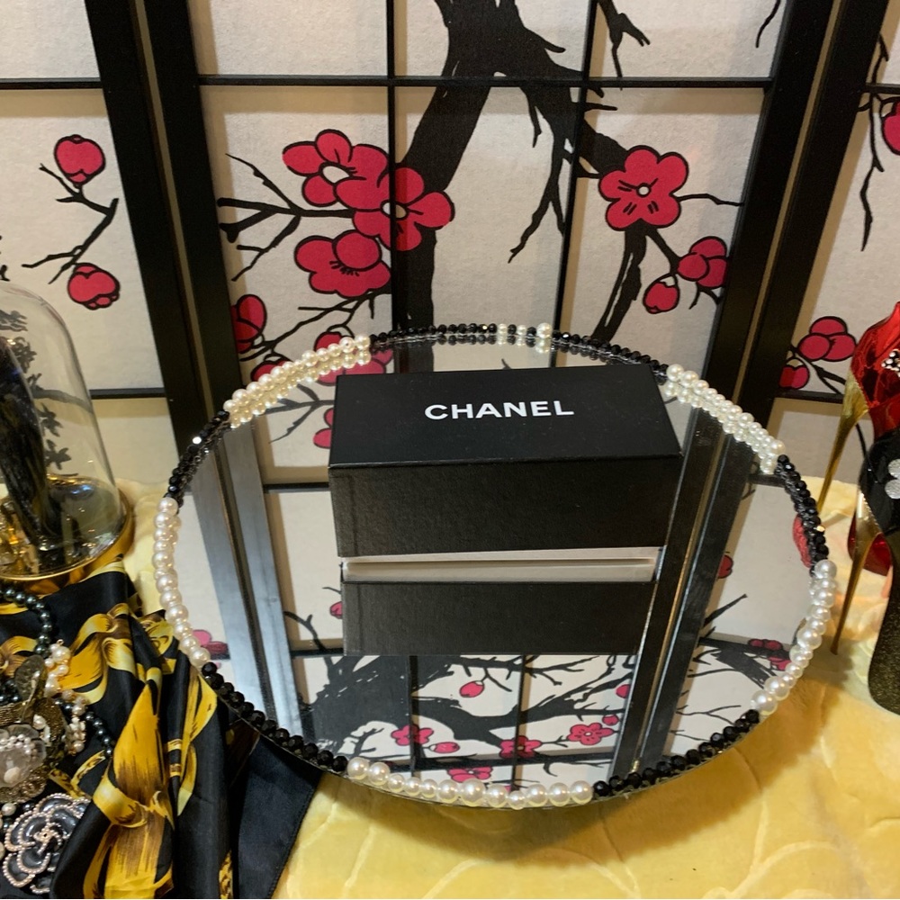 Like NEW😲Beautiful stylish CHANEL Oversized Sunglasses retail $465.00😱